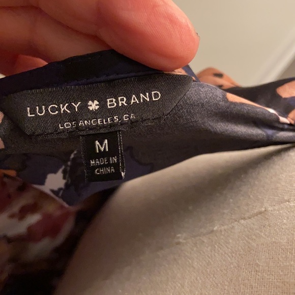 Lucky Brand Satin Blouse New size M navy floral print - Picture 5 of 7